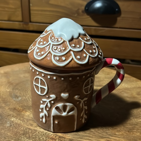 Pottery Barn Gingerbread House Lidded Stoneware Mug BNIB - Picture 5 of 11